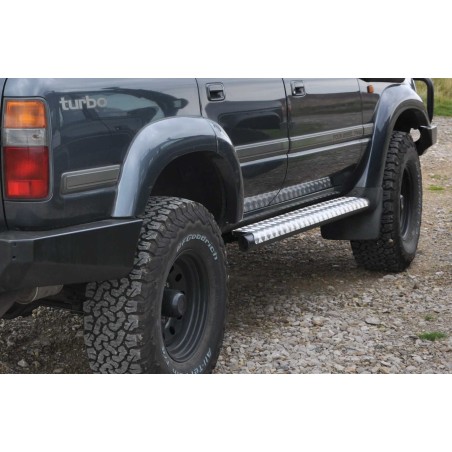 TOYOTA LANDCRUISER 80 ROCK ARMOR SEITEN SCHRITT