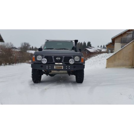 Pare-choc avant sans par-buffle ni trous Nissan Patrol Y60