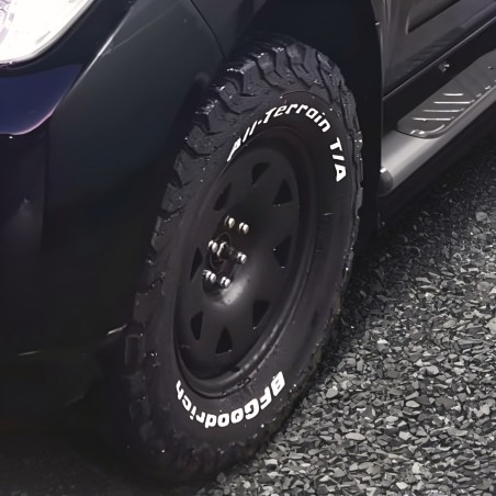 Dim.: 7 x 17 | P.C.D: 6 / 139.7 | E.T.: 30 | CB: 110 | Modèle: Triangular | Couleur: noire mate