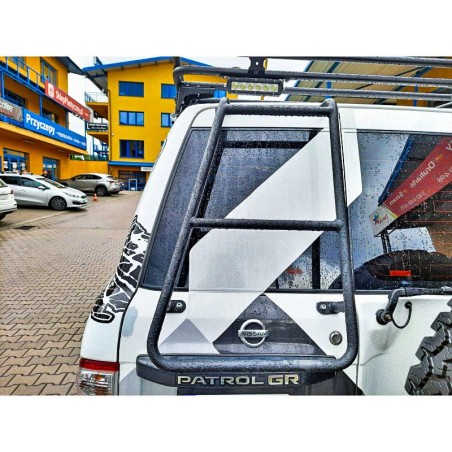 Nissan Patrol Y61 Short Ladder