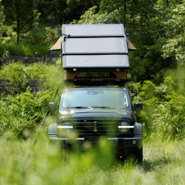 Tenda da tetto a 2 posti con struttura rigida ultrasottile – Swisskings Taiga 13 cm con terrazza, vista a 180°